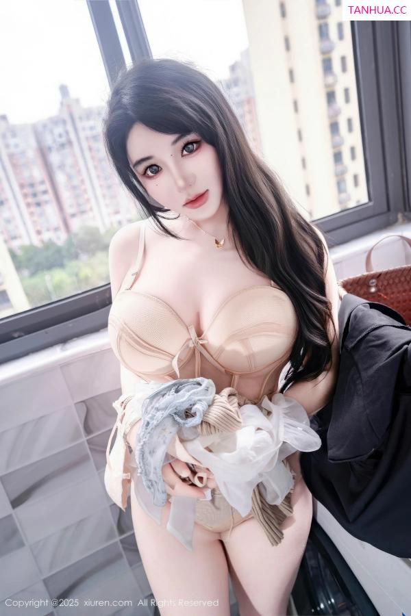   [XiuRen]高清写真图 2025.11.20 No.11010 汐汐爱吃草莓 家政姐姐第20张图片